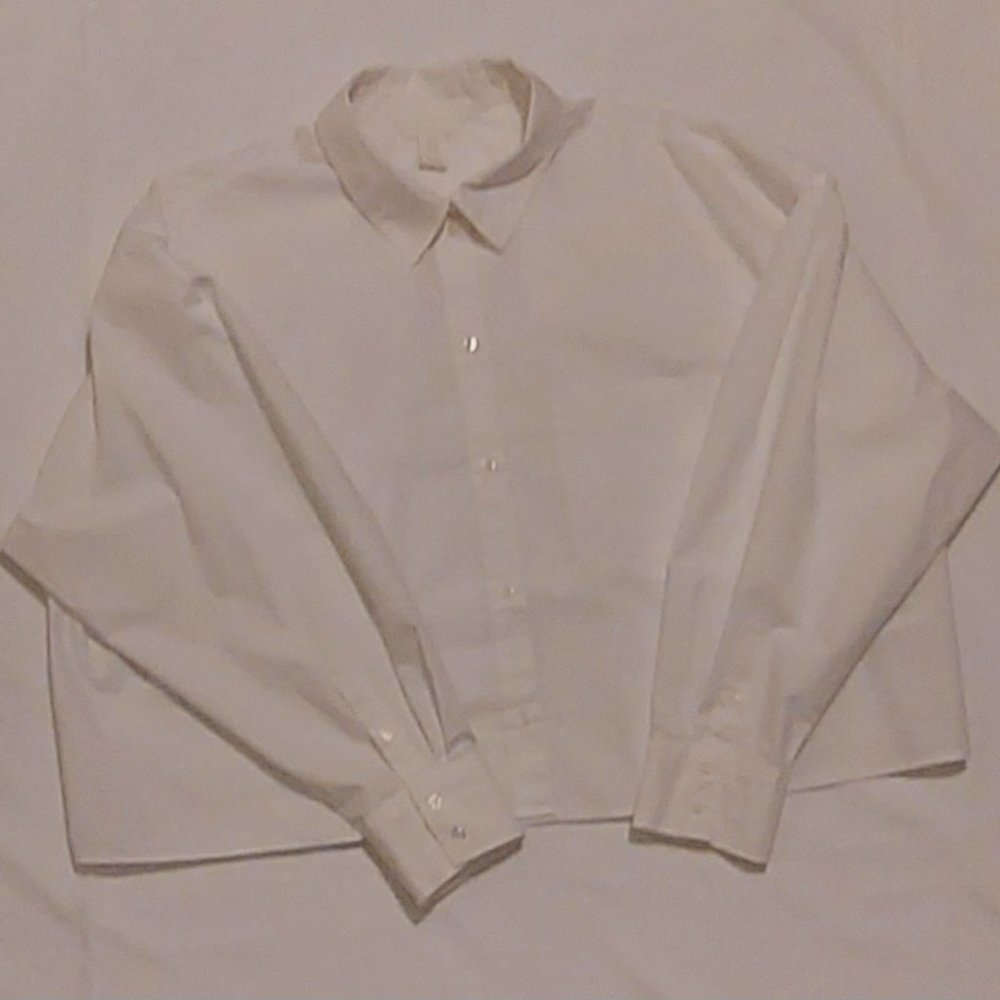 H&M XL cropped white button front shirt